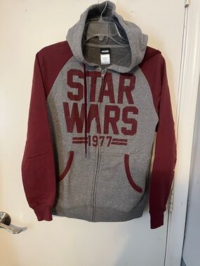 Star Wars 1977  hoodie size small full zip hoodie gray and maroon.
